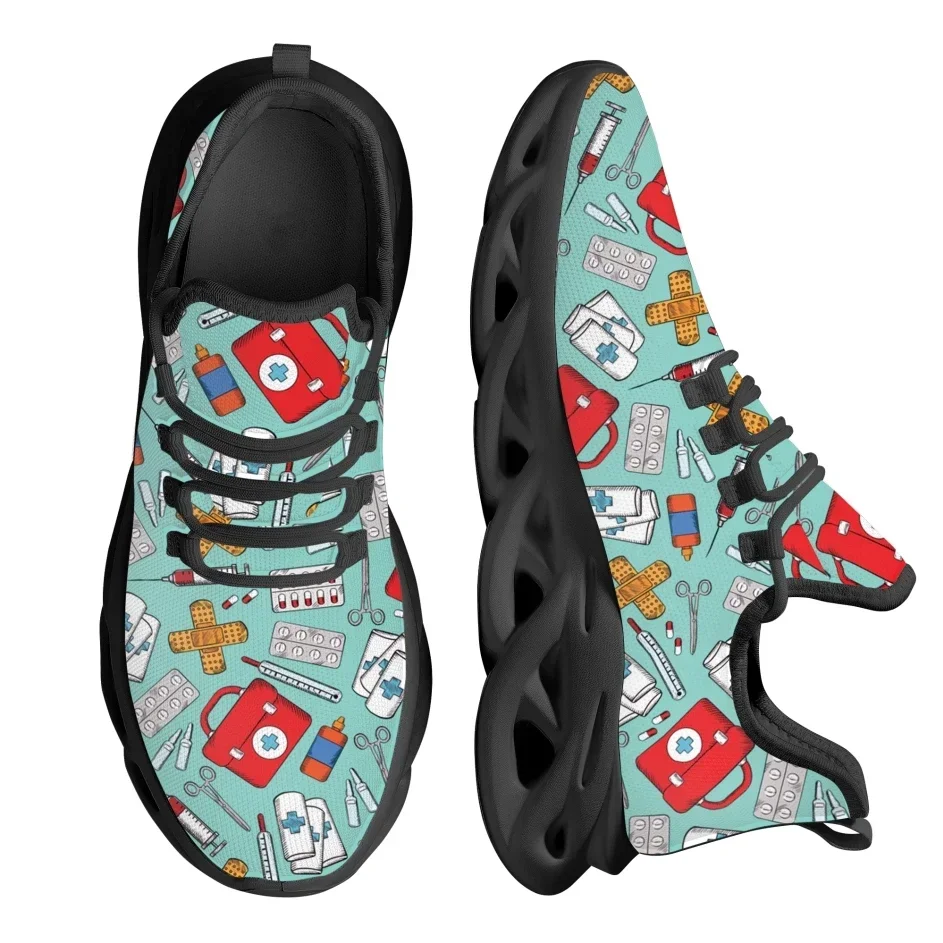 Sneaker Box - カスタムメイドの赤い医療ボックスデザインのアウトドアシューズ、女性用ランニングスニーカー、軽量メッシュ女性用フットウェア、ニットプラットフォームシューズ