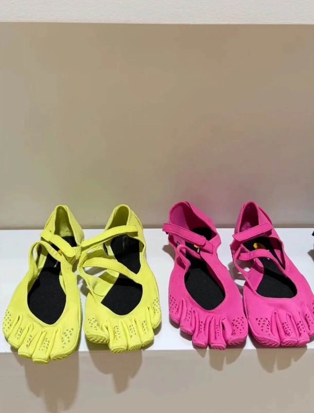 オリジナル「ファイブフィンガーズ」レディーススニーカー。トレ - Sneaker Box のレビューと価格